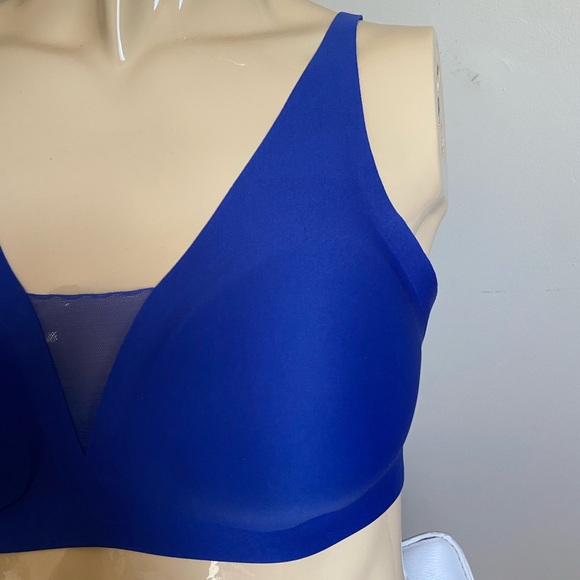 Knix M+ wireless bra in blue with plunging neckline and mesh detail - Picture 7 of 16